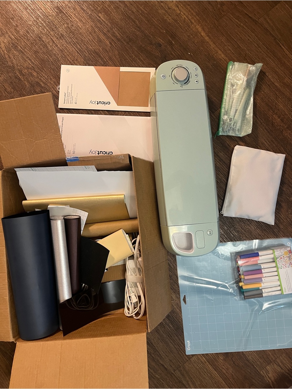 Cricut Explore Air 2 Cutting Machine in Mint with Vinyl and Mats